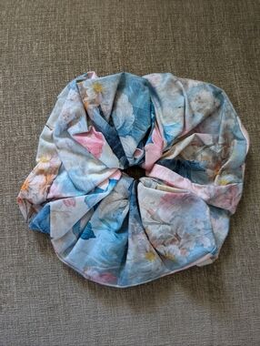 Selkie Scrunchie (Chateau Paper)